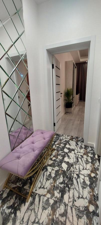 1 Bedroom Apartment On B. Khmelnytskogho - Centre Lwów Zewnętrze zdjęcie